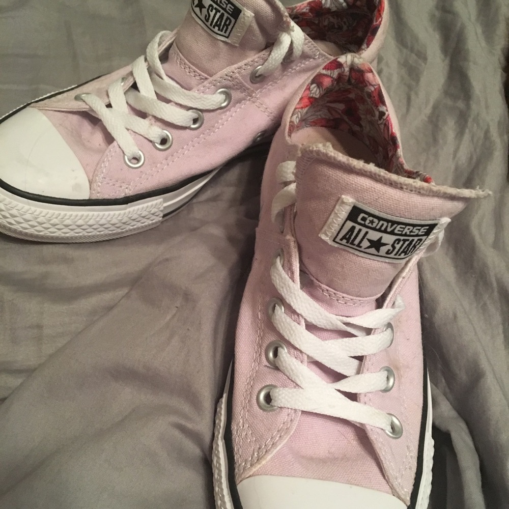 Converse, size 9 EUC lilac